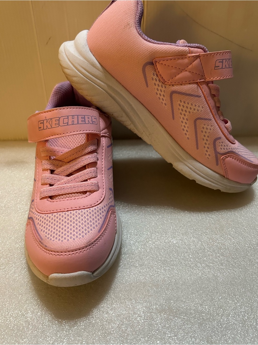 Skechers Kids Pink Athletic Sneakers big kids size 1